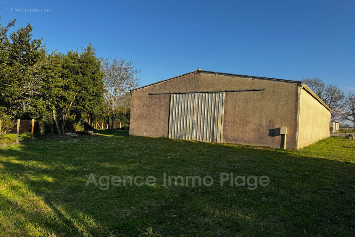 Commerce à LESPARRE-MEDOC