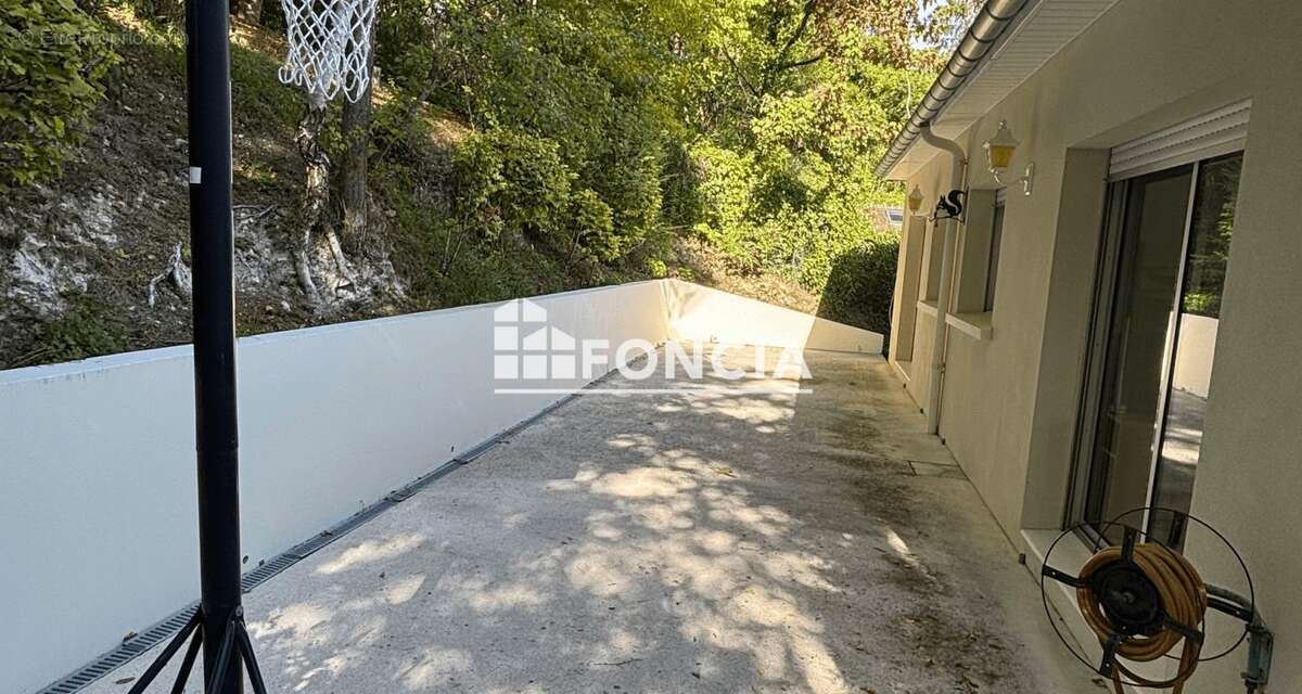 Maison à FONTAINE-LE-PORT