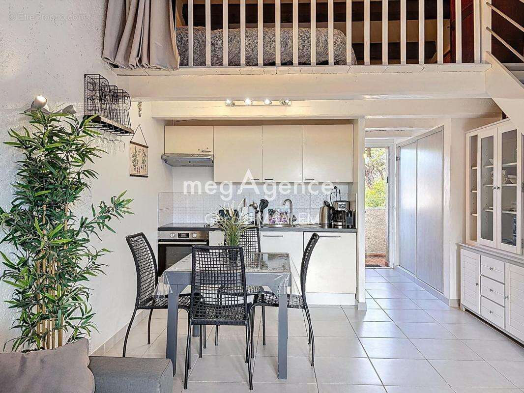 Appartement à ROQUEBRUNE-SUR-ARGENS