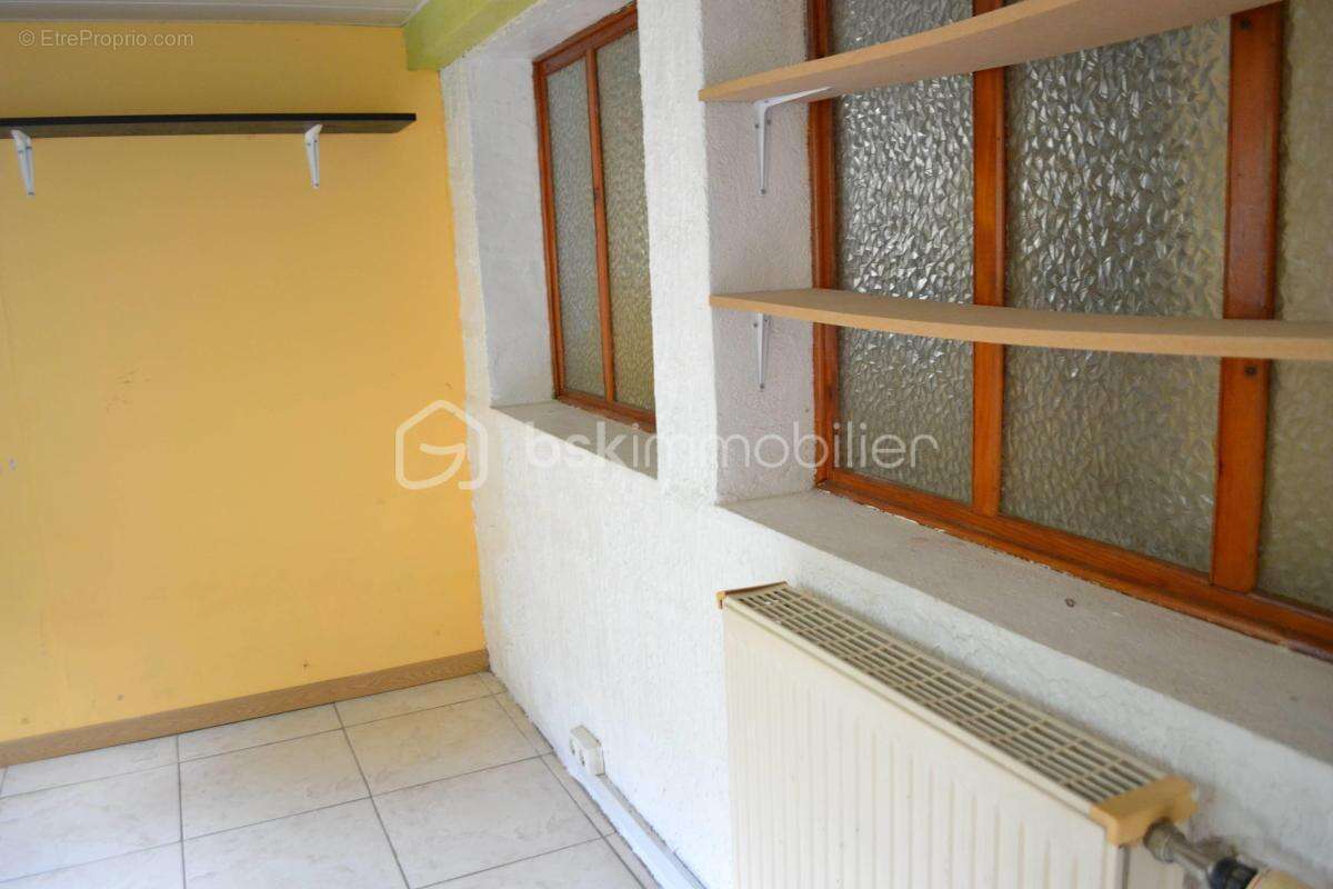 À vendre : Maison élevée sur sous-sol dans un quartier calme et recherché - photo 18