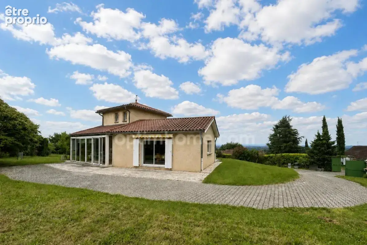 Lumineuse maison familiale de 130 m² sur sous-sol avec véranda – Terrain de 1288 m² à Charly (69) - photo 4