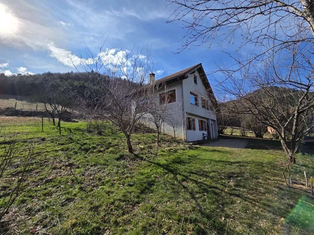 Maison à TREFFORT