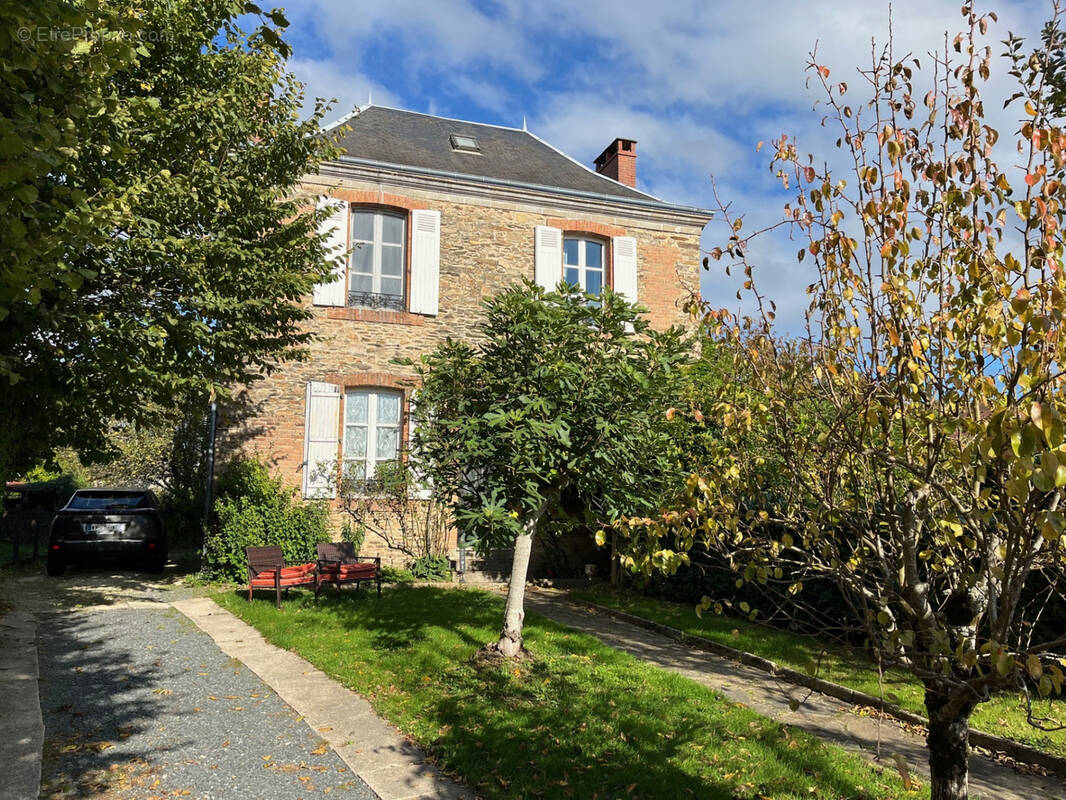 Maison à JUMILHAC-LE-GRAND