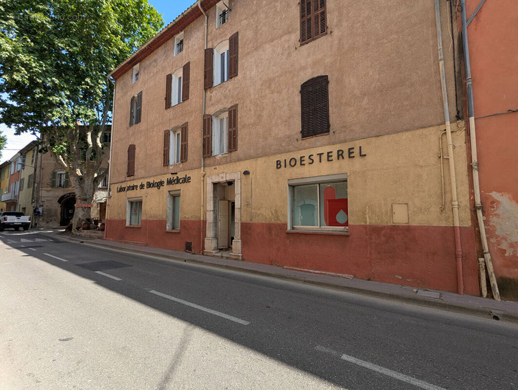 Commerce à SALERNES