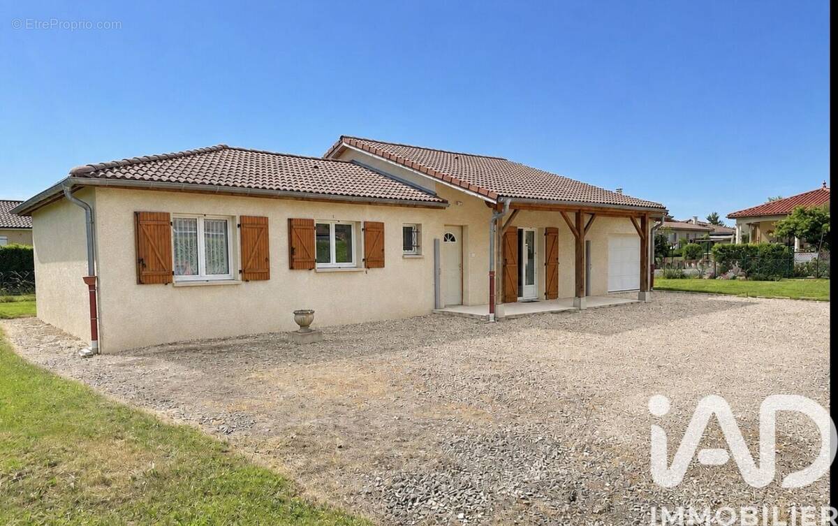 Photo 1 - Maison à SAINT-ETIENNE-DU-BOIS