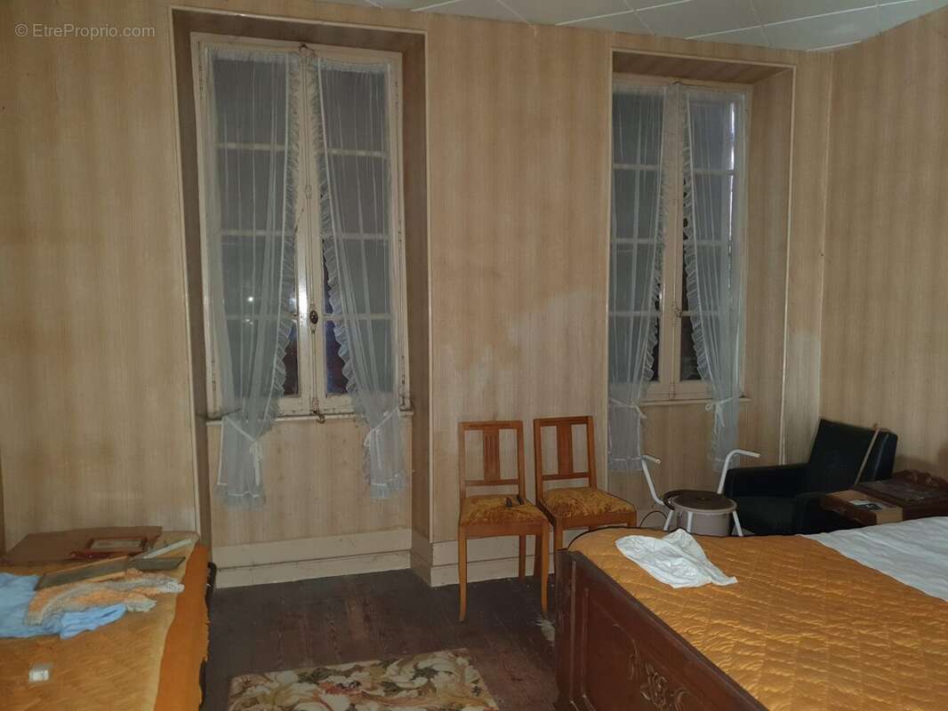 Maison 228 m² à Chenac-Saint-Seurin-D'uzet  - photo 4