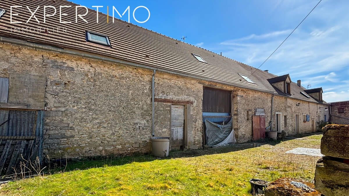 À VENDRE : Corp de ferme 230 m2 habitable (possibilité d'agrandissement), 380 m2 de granges et hangar 150 m2 - photo 15