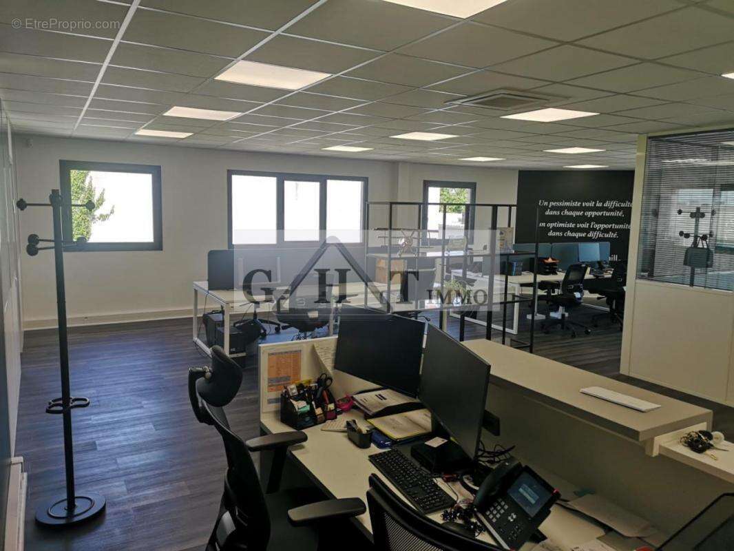 Commerce à NEUILLY-PLAISANCE