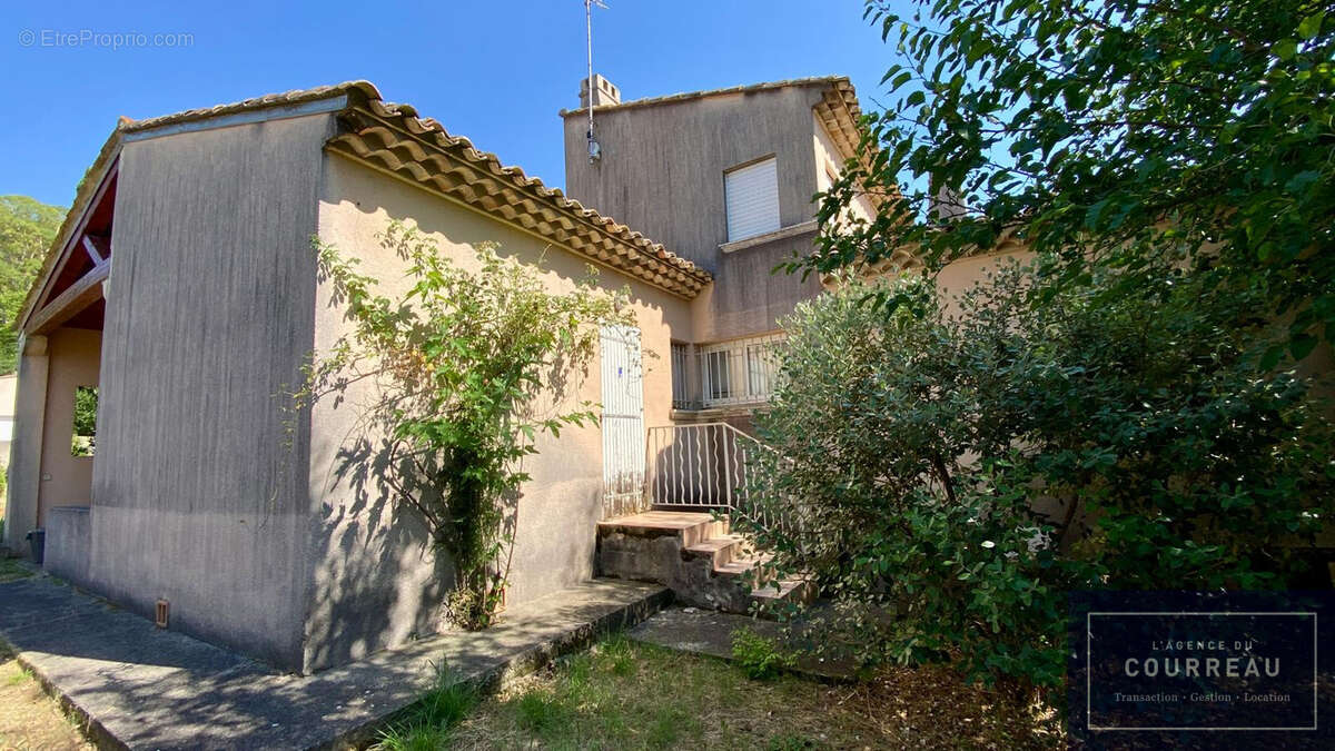 MAISON T5 de 163 M2 avec terrasses, piscine & garage - photo 7