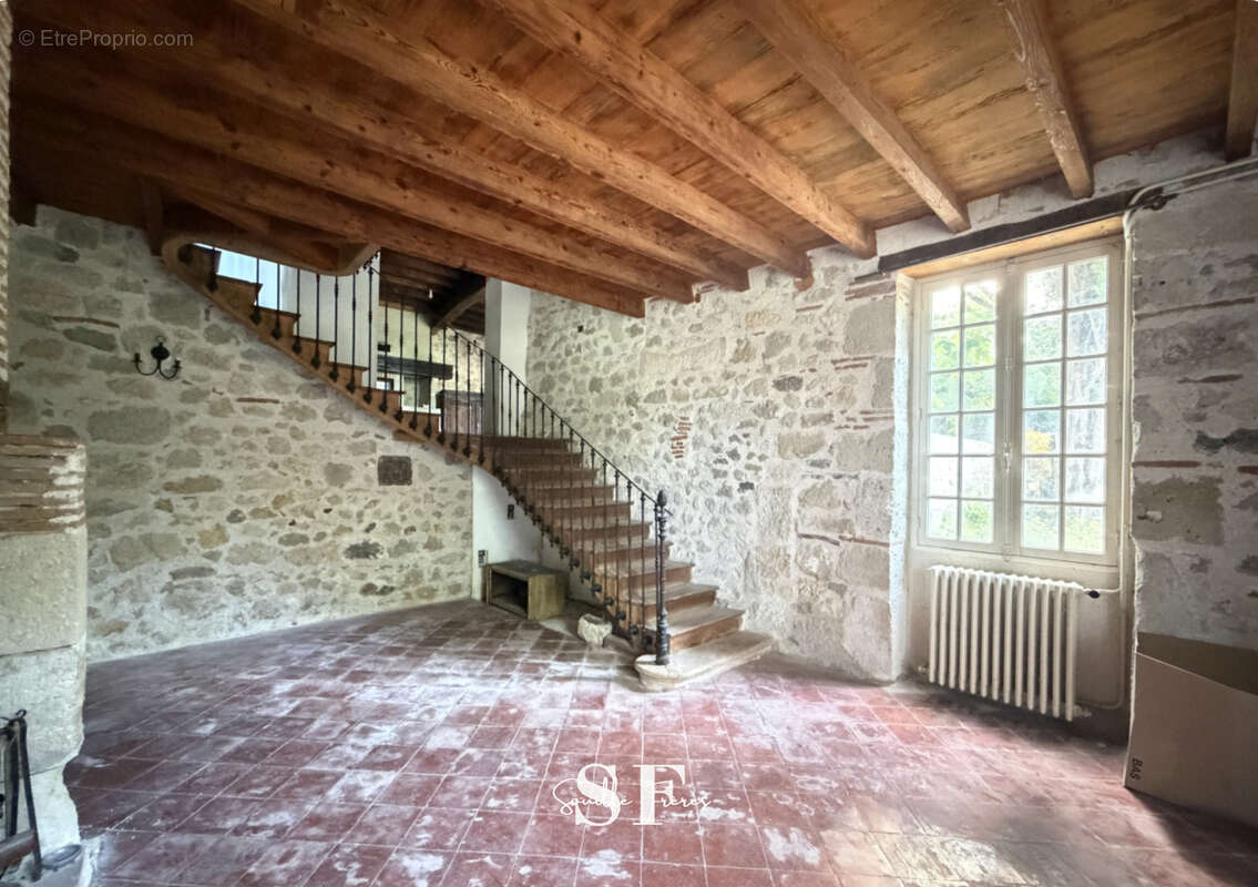 Saint hilaire de lusignan - maison  en pierres de caractere a renover - photo 4