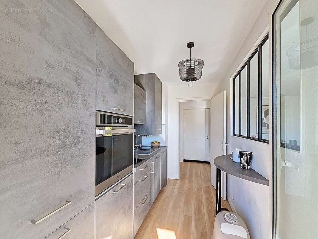 Appartement à SAINT-LAURENT-DU-VAR