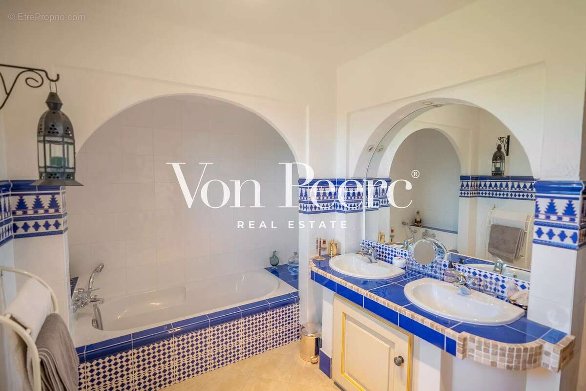 Maison à FONTVIEILLE