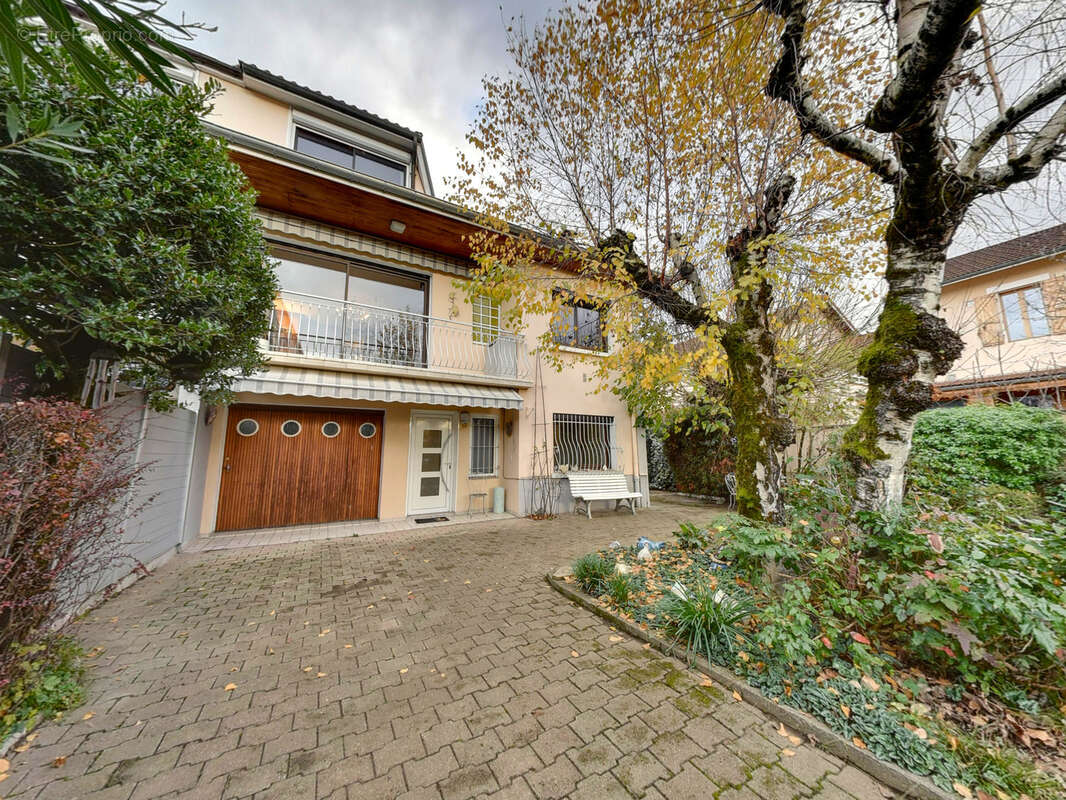 Maison à ECHIROLLES