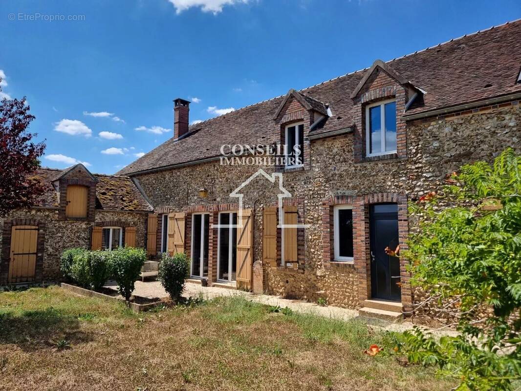 Maison à VILLENEUVE-SUR-YONNE