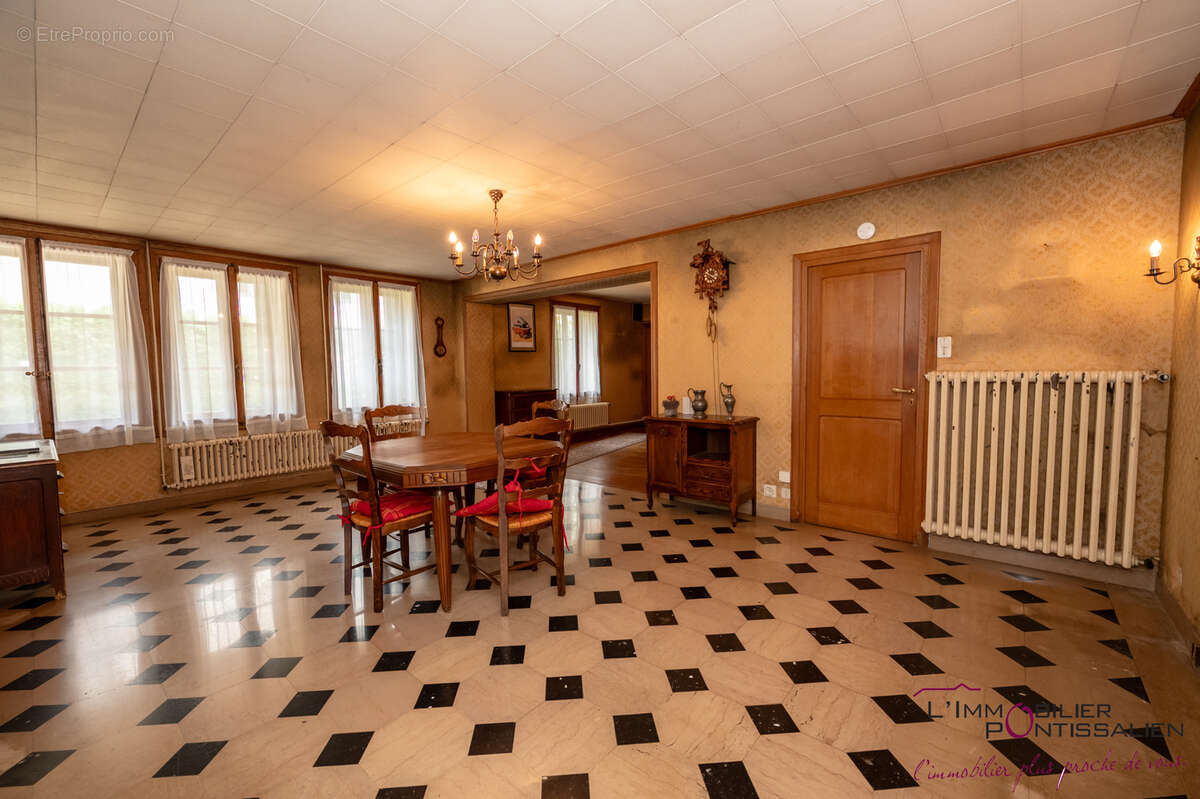 MAISON DE 208 m2 SUR 733 m2- Proche frontière - photo 9