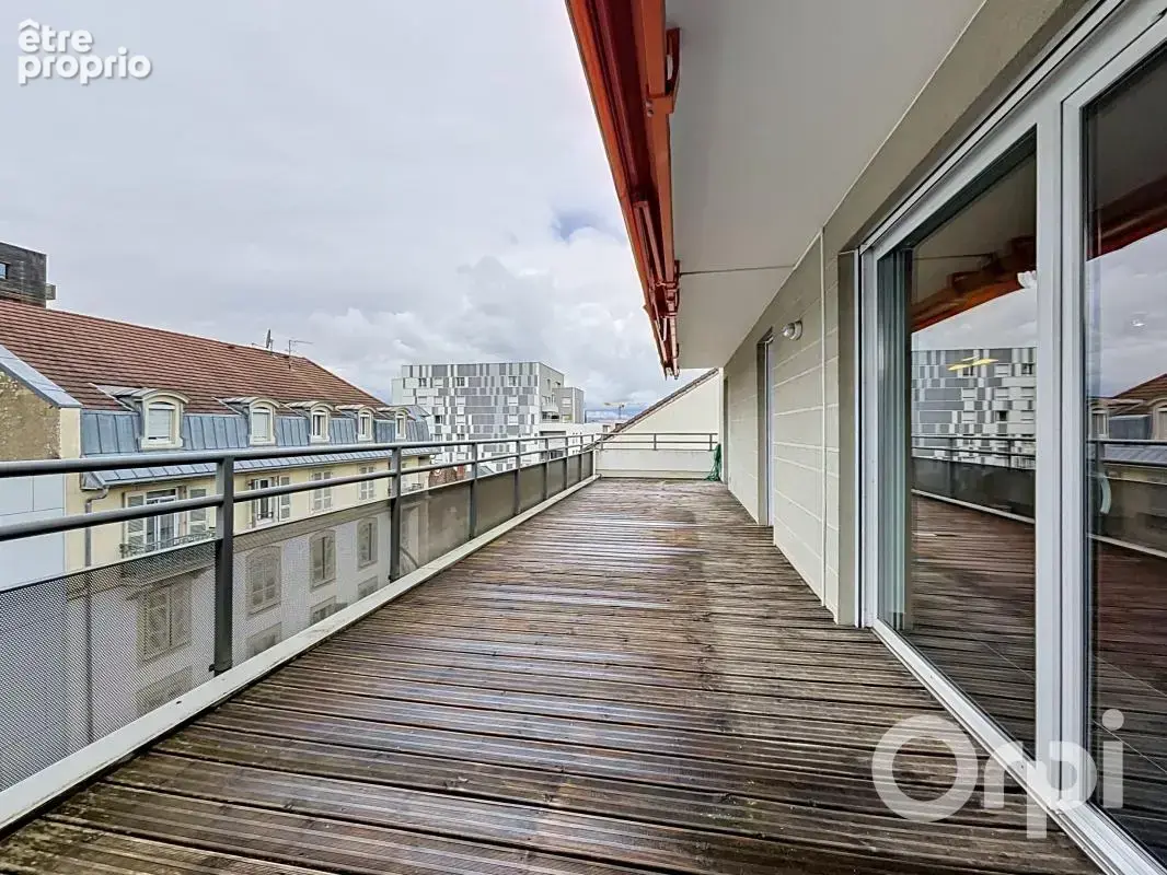 T4/T5 attique – 99 m² – Terrasse 38 m² – CEVA à pied – Garages - photo 4