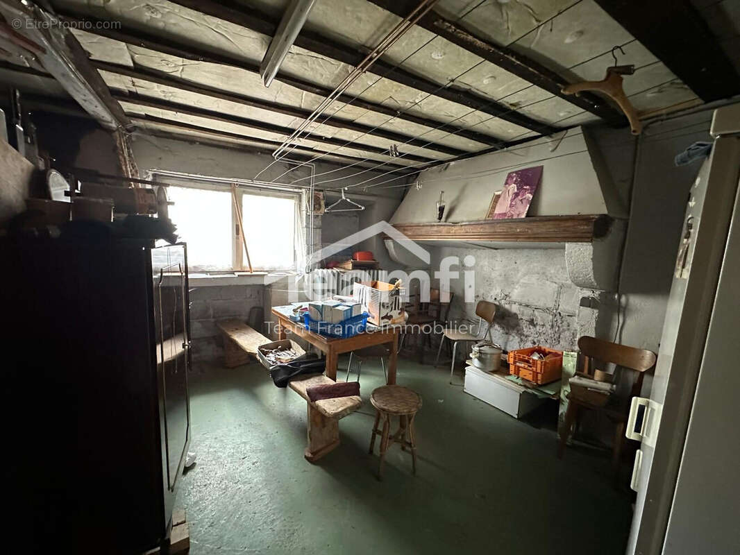 Maison à LA MONNERIE-LE-MONTEL