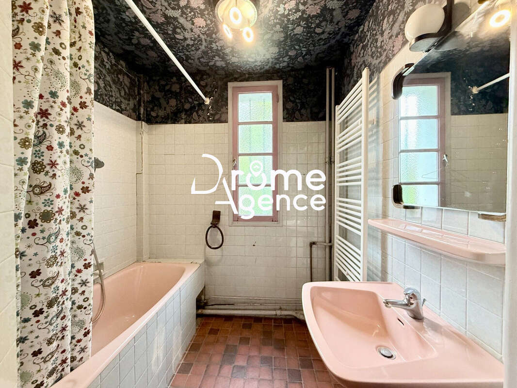 Maison 159 m² à Bourg-Les-Valence  - photo 8