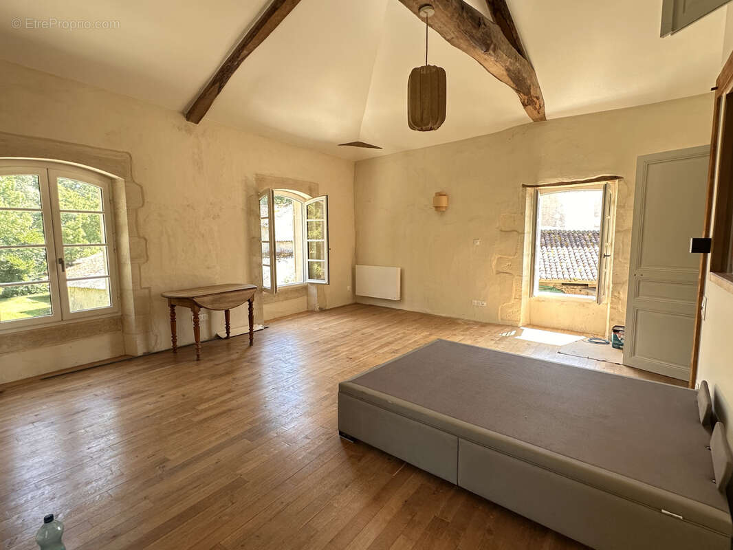 Maison à SAINT-JEAN-D'ANGELY