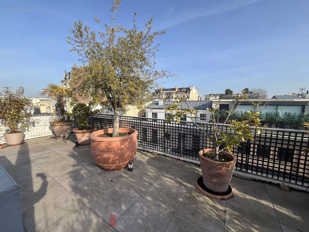 Appartement à NEUILLY-SUR-SEINE
