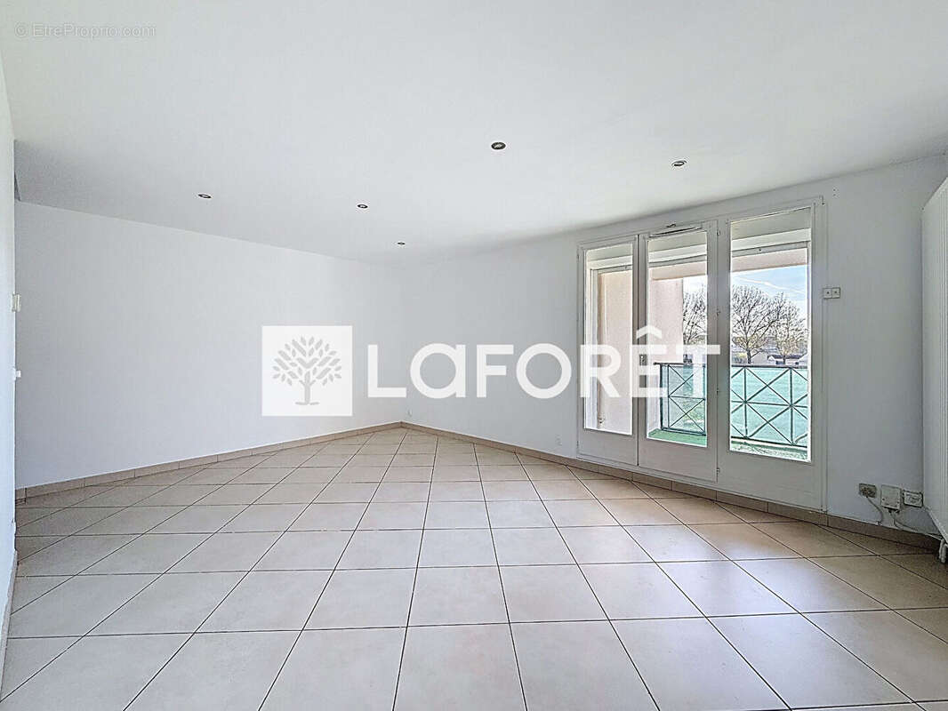 Appartement à MOISSY-CRAMAYEL