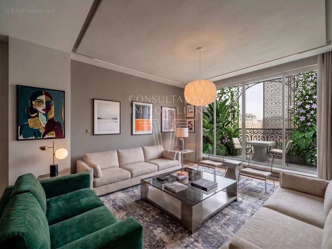 Appartement à PARIS-16E
