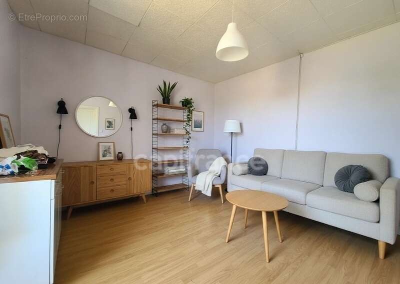 AUMAGNE – Maison de caractère à rénover, sur beau terrain de 900 m² - photo 2