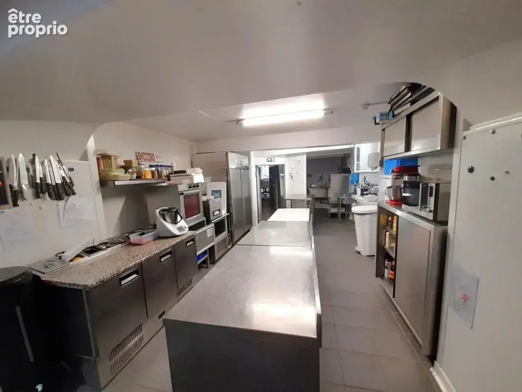 Immeuble actuellement Hotel/Restaurant rénové - photo 9