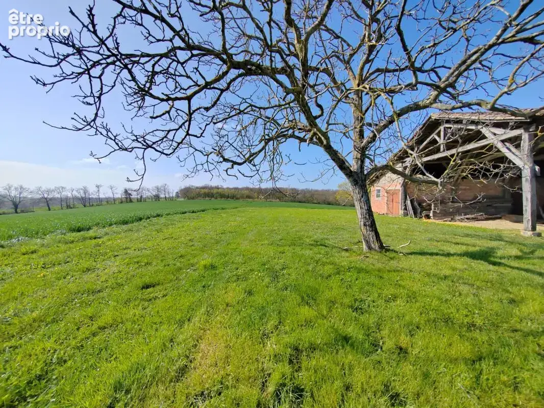 Située à MIRAMONT LATOUR, maison à rénover avec vue panoramique - photo 2
