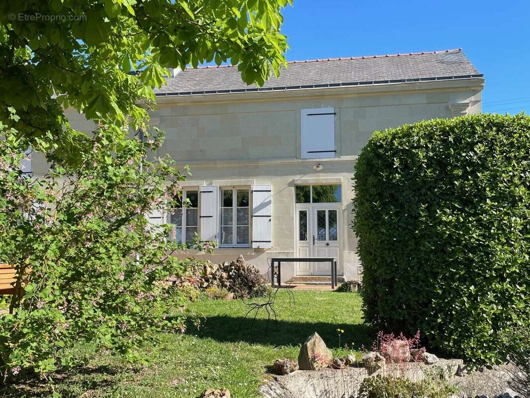 Maison à LE PUY-NOTRE-DAME
