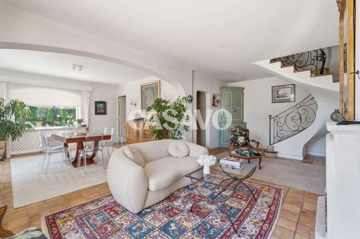 Vente Villa 8 pièces de 272m² - 13100 Saint-Marc-Jaumegarde - photo 15