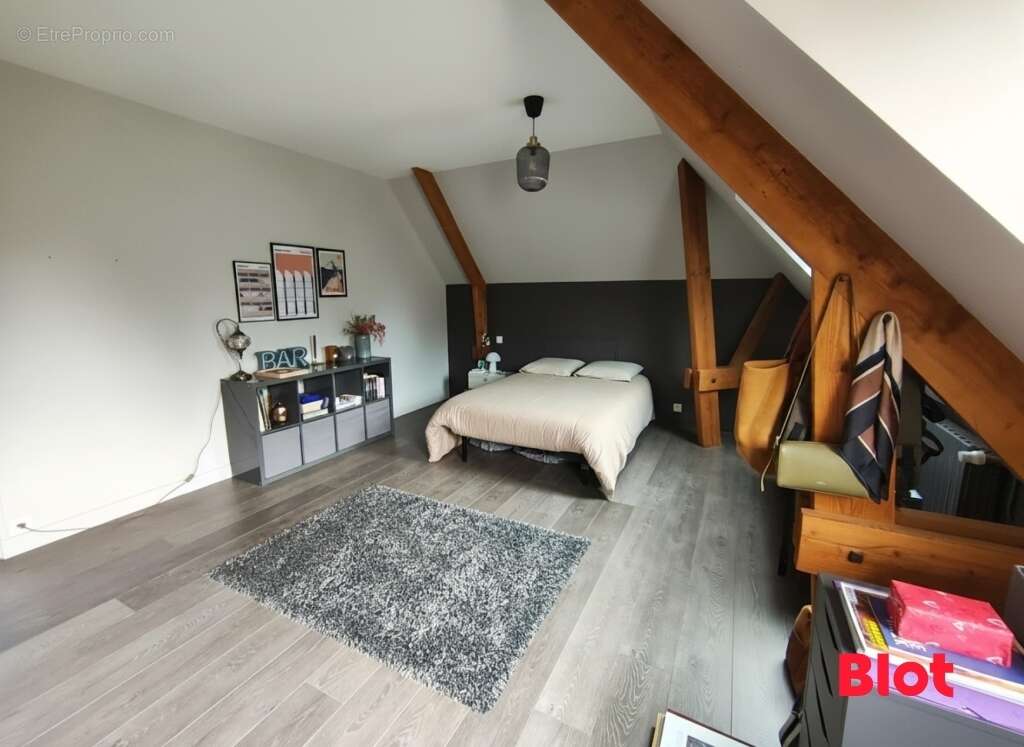 Maison à MONTREUIL-LE-GAST