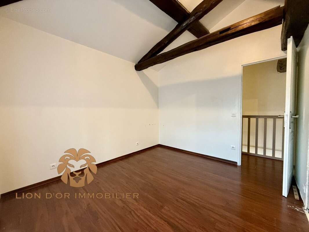 Appartement à NEUVILLE-SUR-SAONE