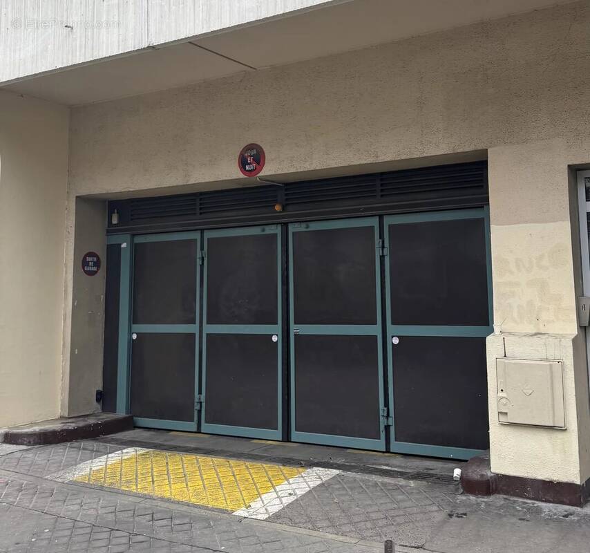 Parking à PARIS-11E