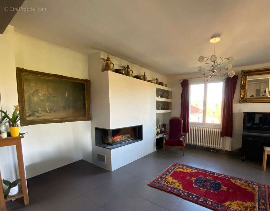 maison-8-mercues-186-1718371-1920w (1) - Maison à ARCAMBAL