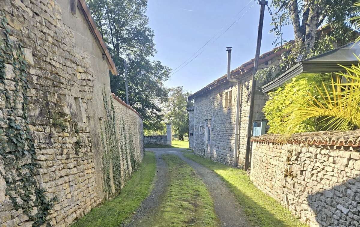 Maison à SAUZE-VAUSSAIS