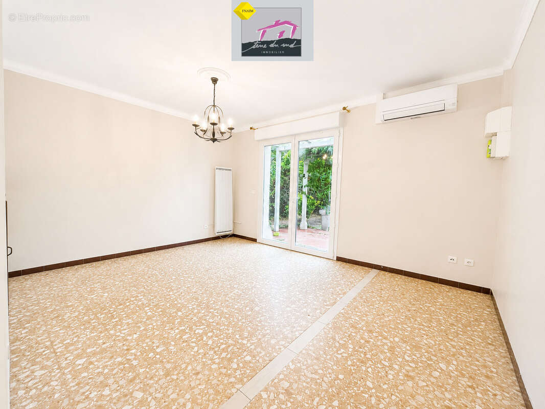 Maison de plain pied avec jardin et double garage - photo 4