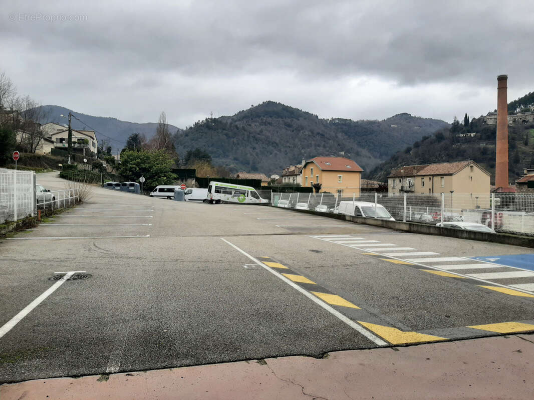 Commerce à SAINT-SAUVEUR-DE-MONTAGUT