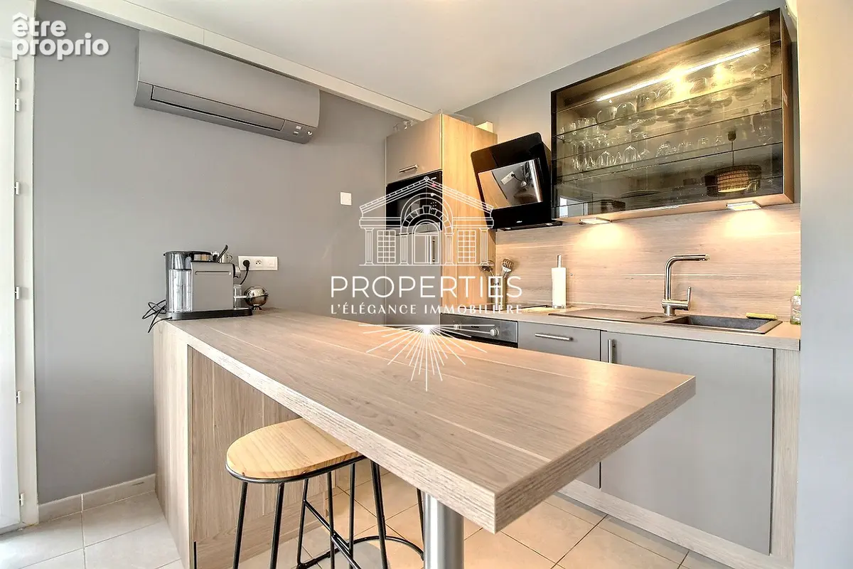Cogolin - centre ville -t3  recent-- 53m²  ascenseur - terrasse - garage - photo 2