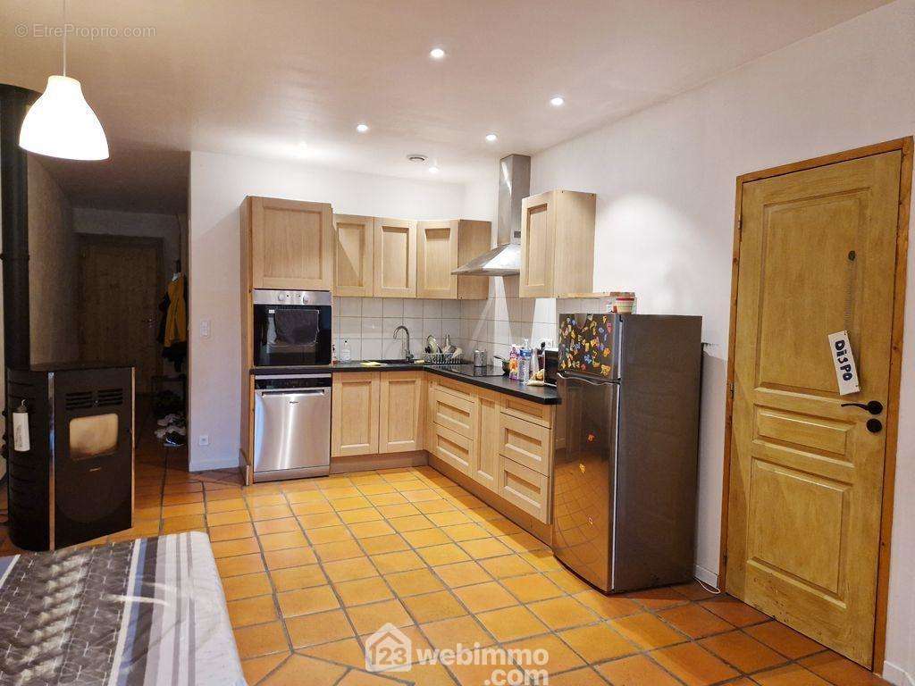 Il dispose d&#039;une cuisine équipée ouverte sur le séjour... - Appartement à ALBERTVILLE