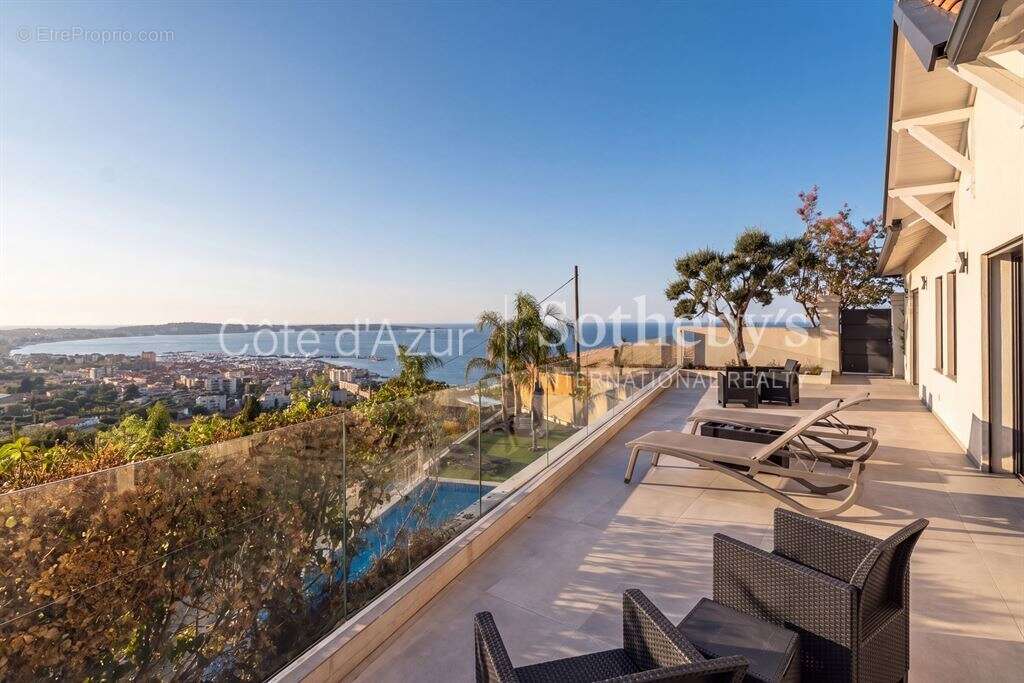 Villa contemporaine rénovée avec vue panoramique mer et Cap d’Antibes - photo 4