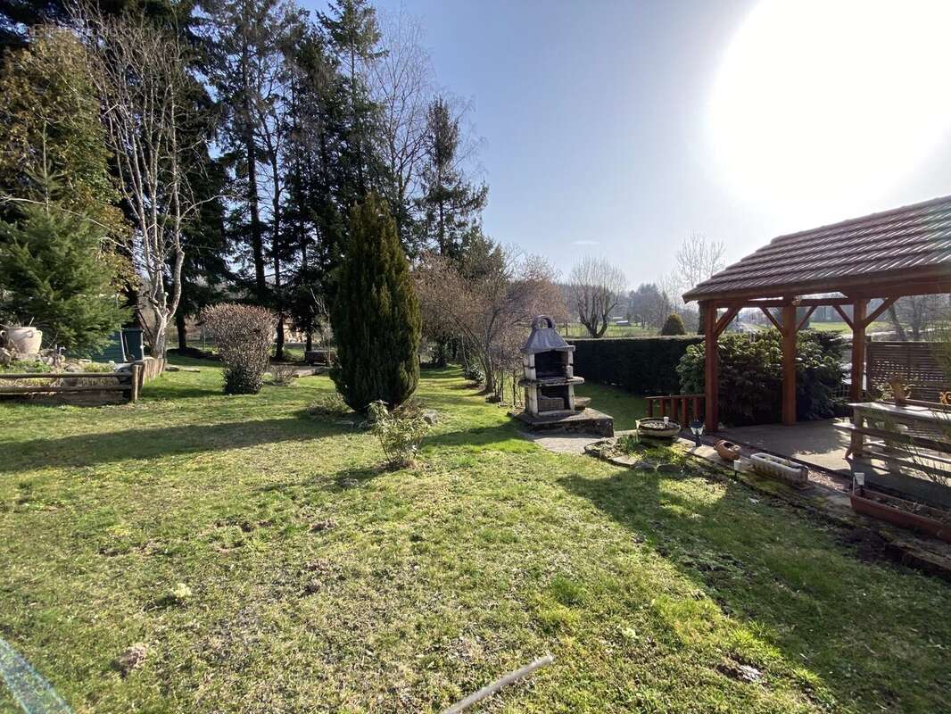 Maison à POULE-LES-ECHARMEAUX