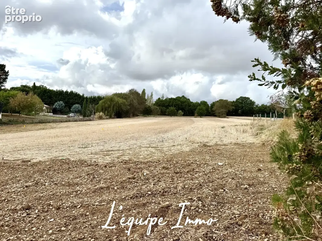Terrain à CASTILLON-SAVES