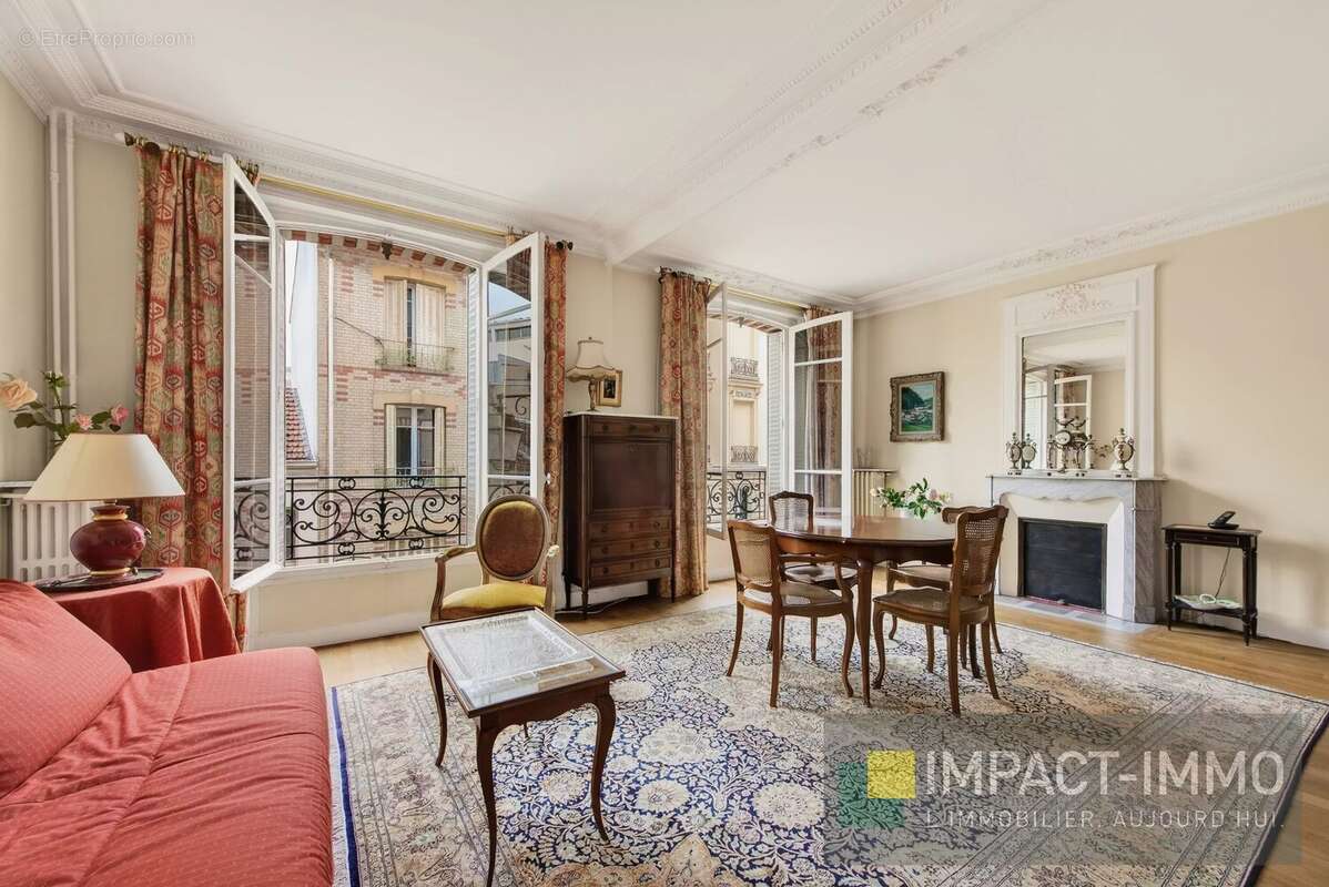 Appartement à COURBEVOIE