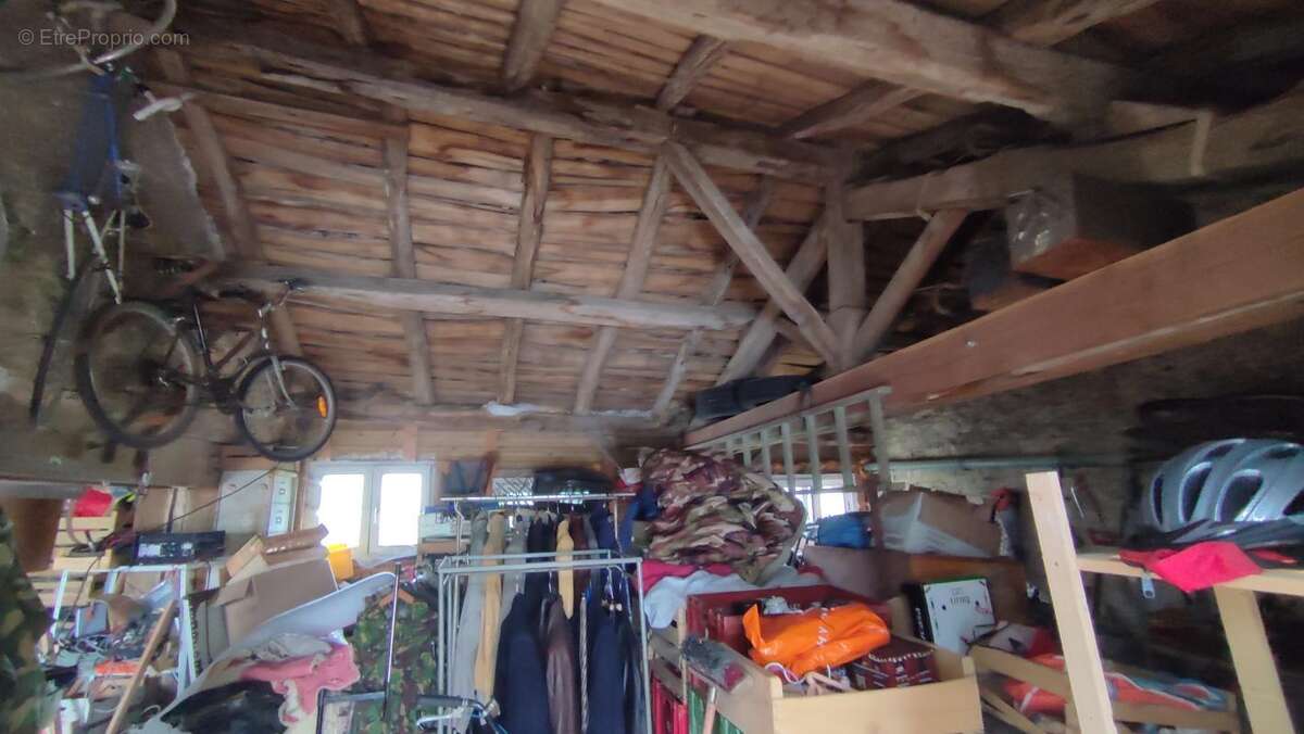 Commerce à PIEGUT-PLUVIERS