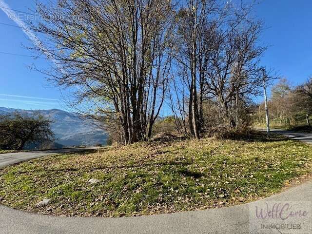 Terrain à ALBIEZ-LE-JEUNE