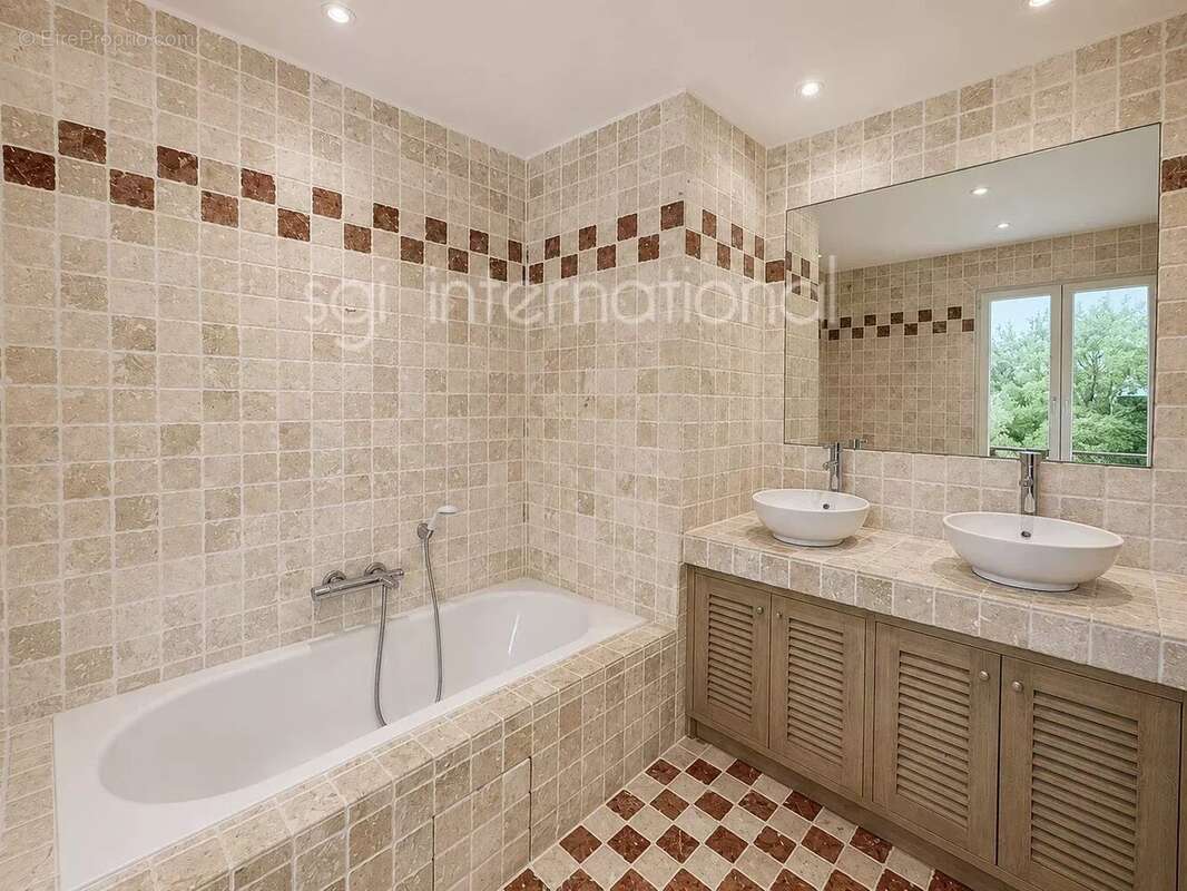 Ref 2361 - saint-tropez - villa provençale - proche centre - photo 8