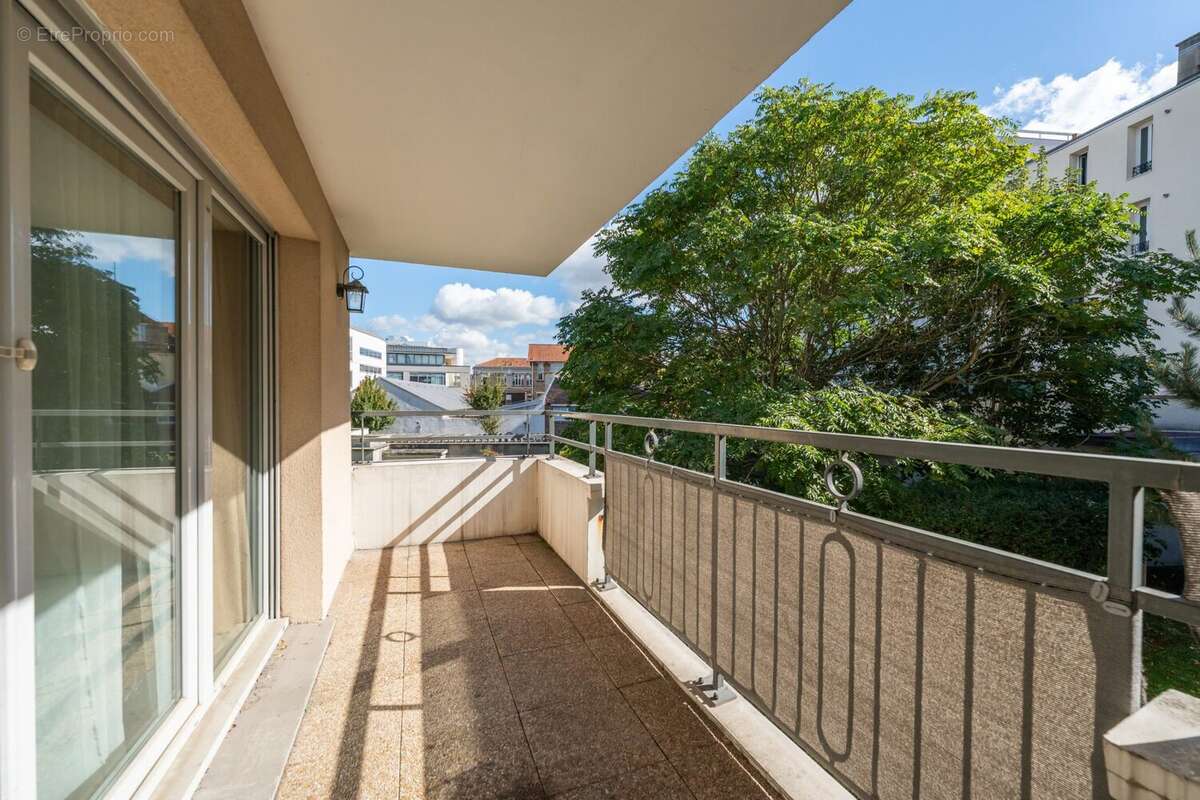 Appartement à LES PAVILLONS-SOUS-BOIS