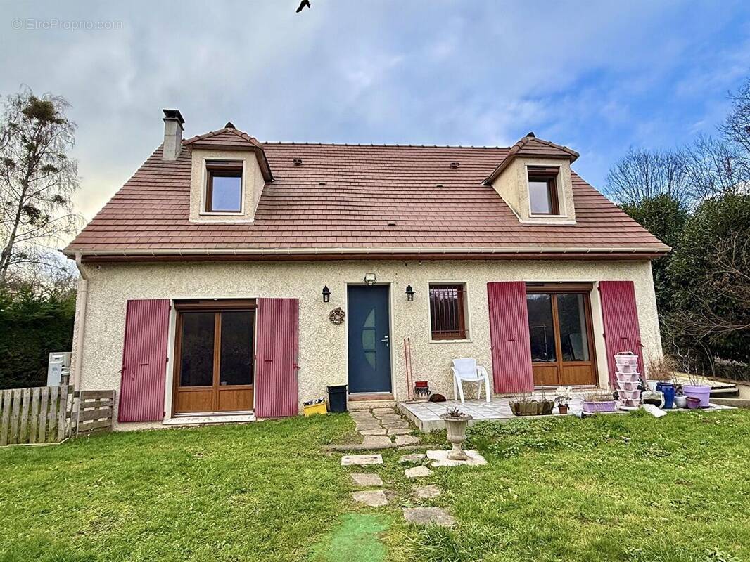 Maison à FRESNEAUX-MONTCHEVREUIL