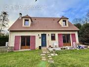 Maison à FRESNEAUX-MONTCHEVREUIL